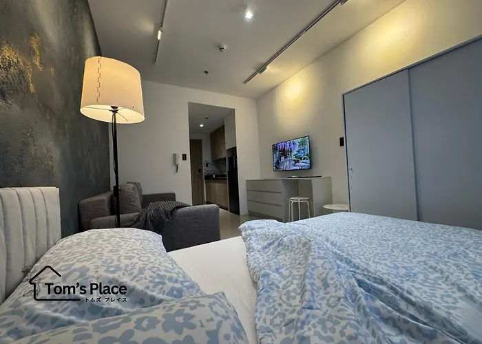 Tom's Place * Manila